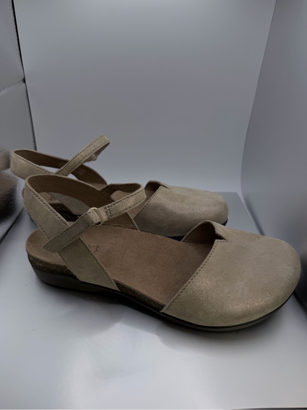 DANSKO ROWAN (WOMEN'S) - TAUPE MILLED NUBUCK - Picture 7 of 15